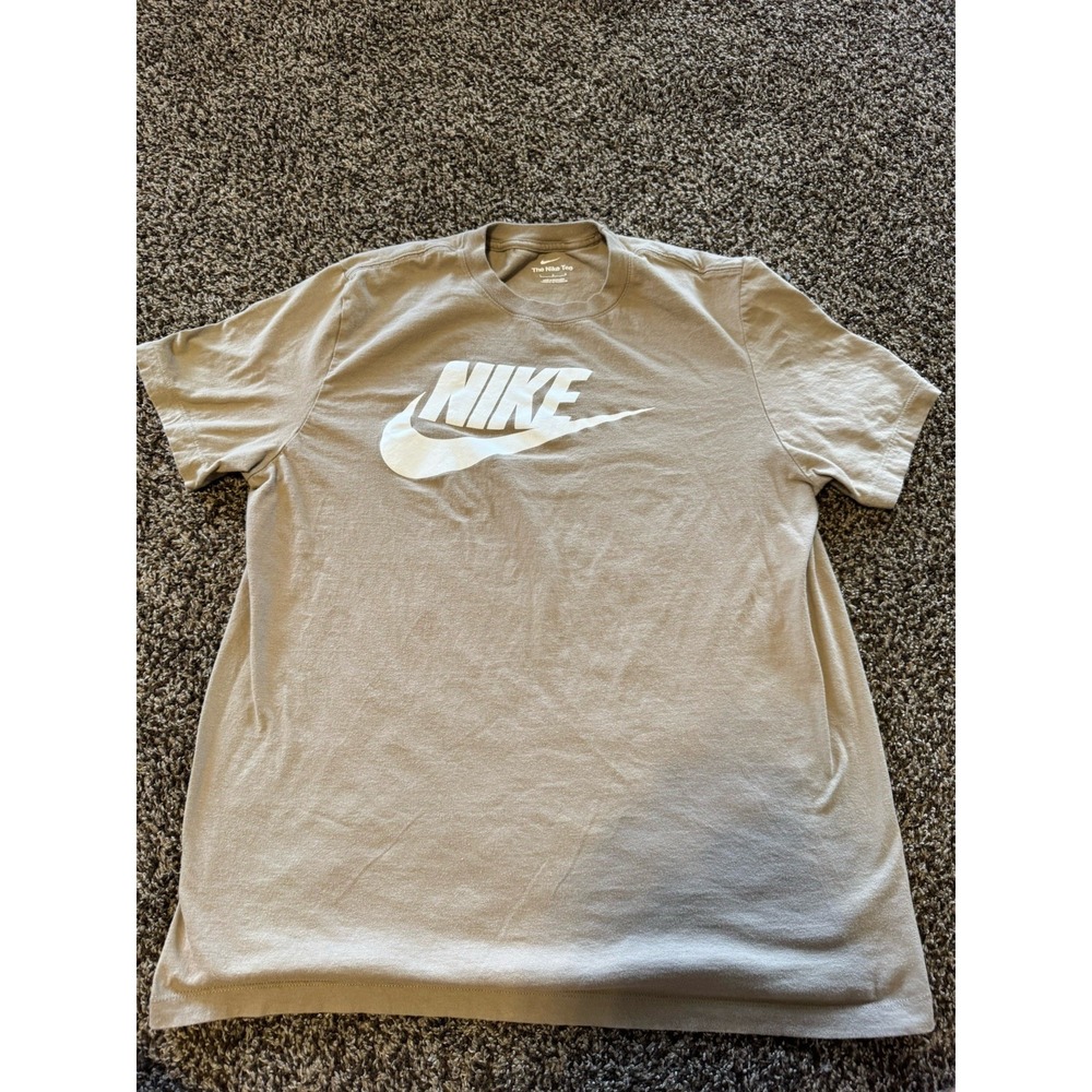 Nike Graphic sportswear Beige T Shirt Size Large